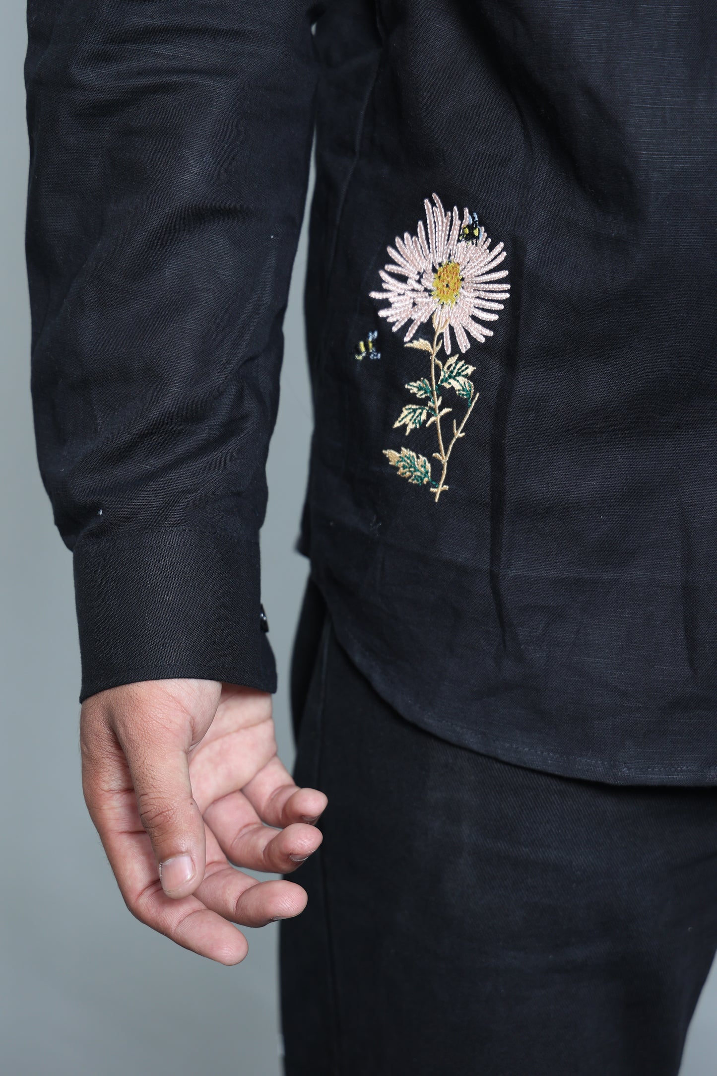 Black linen flower embroidery Shirt