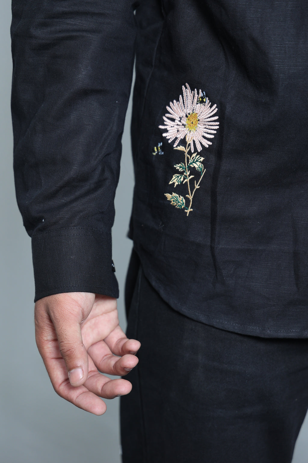 Black linen flower embroidery Shirt
