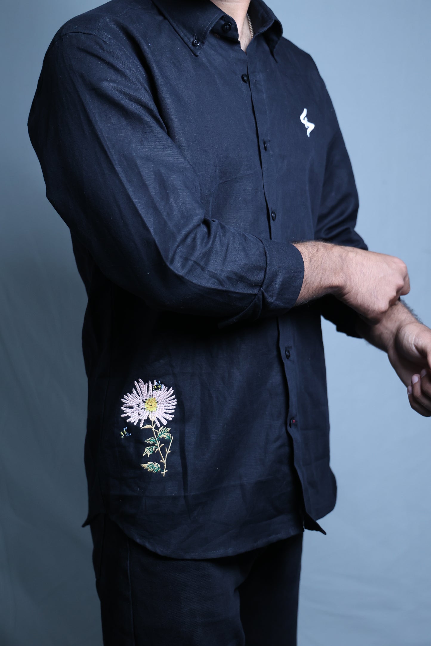 Black linen flower embroidery Shirt