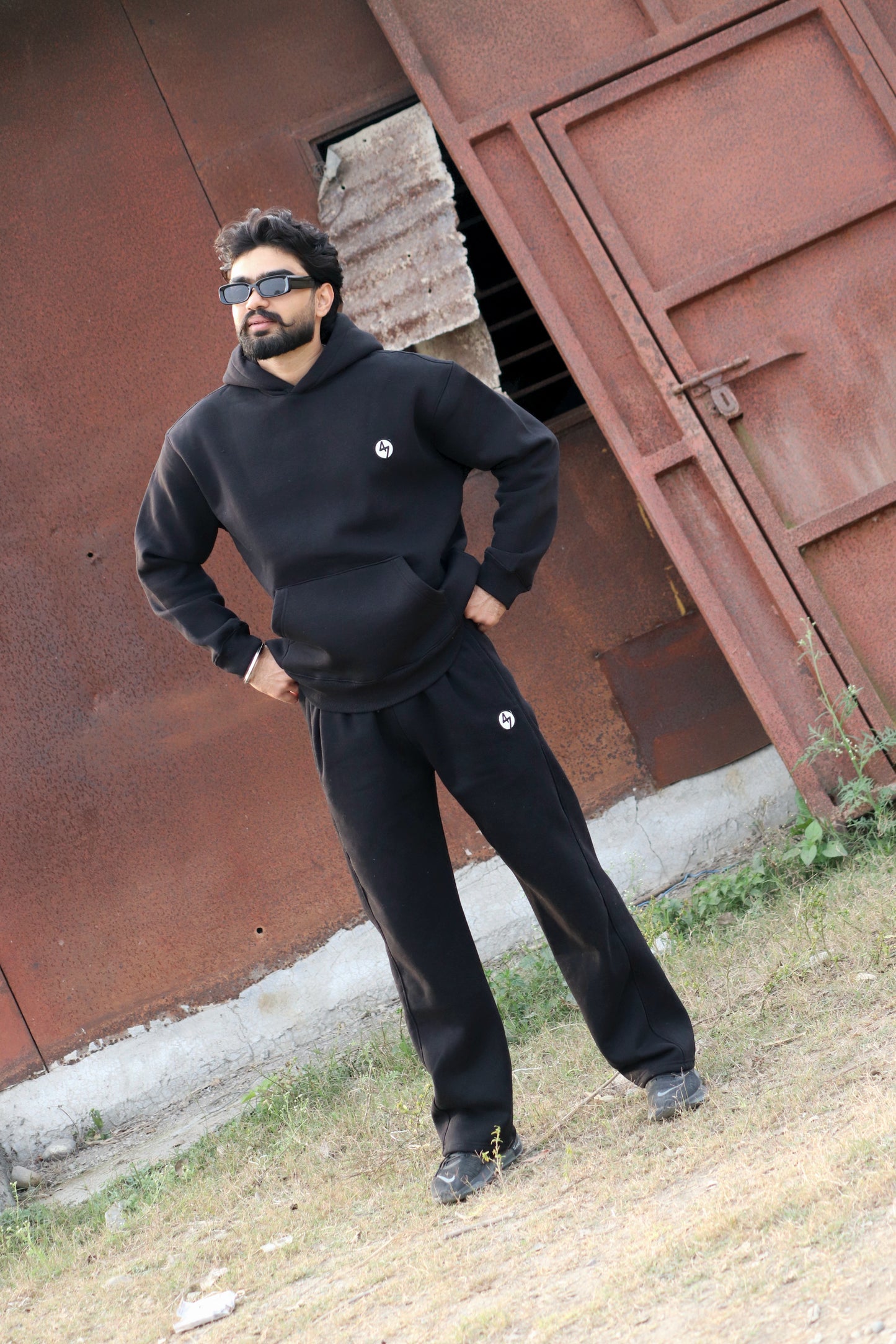 BLACK WIDE LEG HEAVY WEIGHT SWEATPANTS